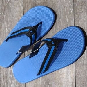 Cool Keep mens blue and black flip flops. New. Size 10 - 11